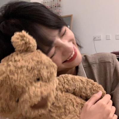 穿越成女明星和霸总谈恋爱